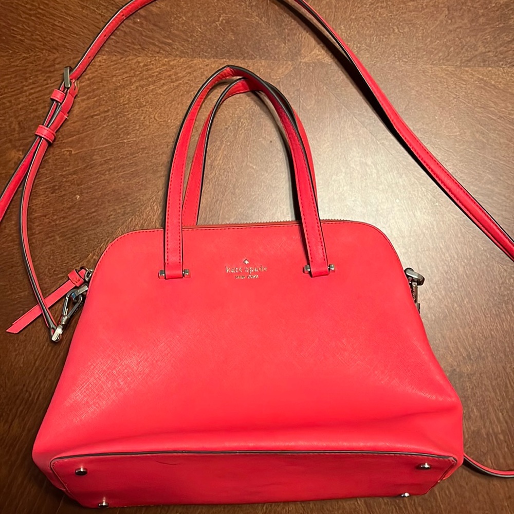 Bright pink Kate spades purse for the summer!